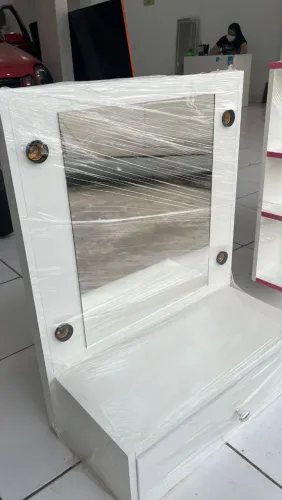 Camarim penteadeira promoção aproveite entrega e instalação grátis ?
