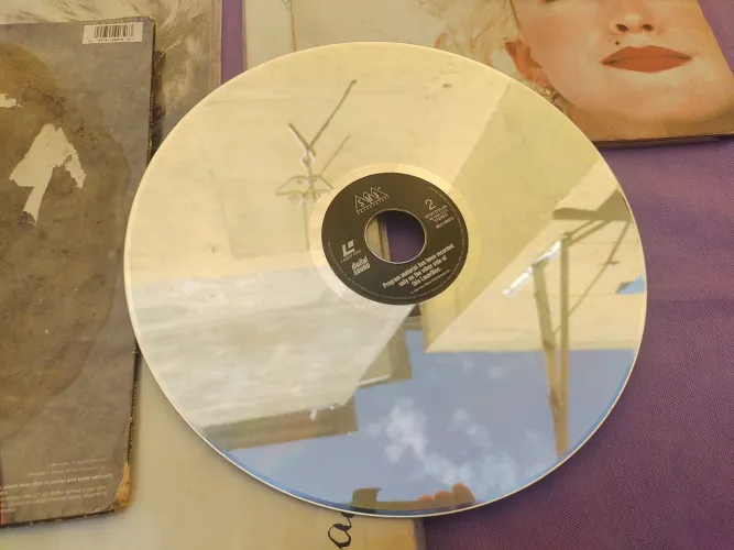 Disk Laser tema Triangulo das Bermudas, importado, bom estado.
