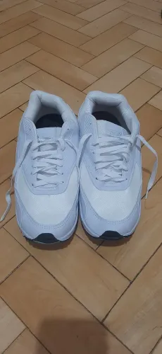 Tenis branco esportivo da Damanco (novo)