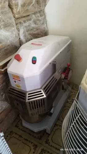 Batedeira Planetária Profissional Venâncio 18L