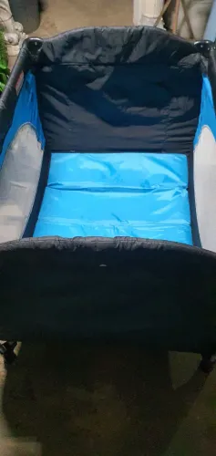 Berço portátil azul e preto chiqueiringo baby style