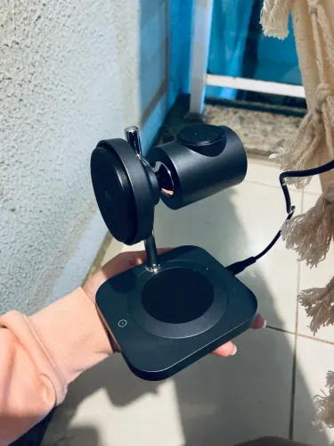 Carregar por indução para celular, relógio e fone.