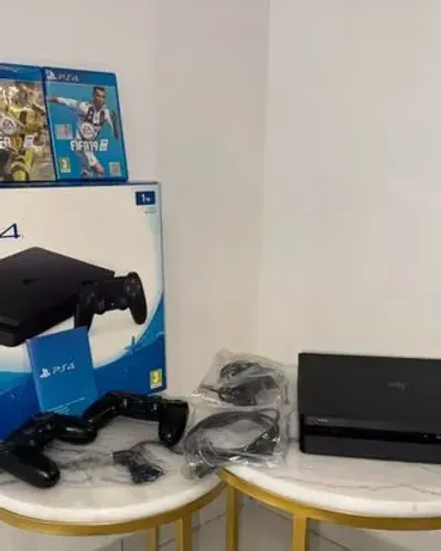 Ps4 1 TB semi novo caixa e nota fiscal 2 controles e jogos