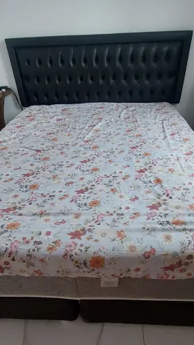Cama Box Baú Bipartido Casal Queen + cabeceira em couro preto.