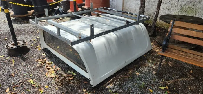 Capota fibra L200 Triton com vidro