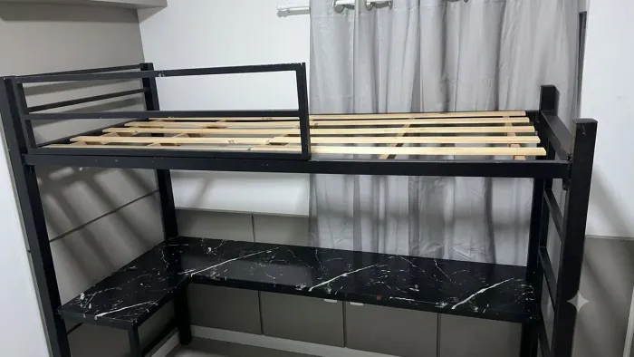 Cama Alta Loft de Ferro com espaço para Escrivaninha (Desmonta Inteira!)