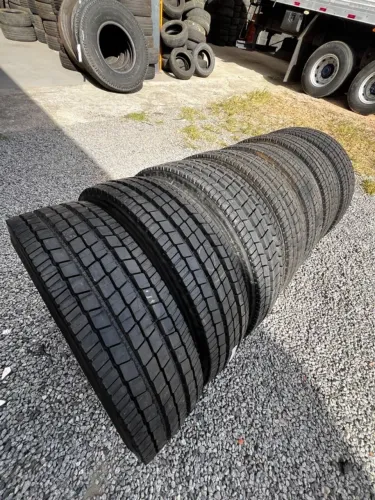 Pneus 215/75R17.5 Reformados a frio, Borracha Vipal Qualidade Garantida - R$ 550.00 Unid