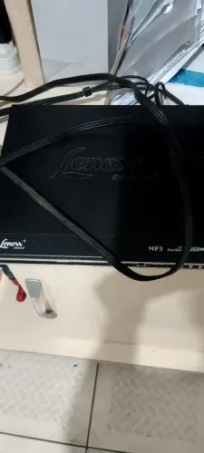 DVD Lenox com entrada para karaokê USB funcionando perfeitamente não tem controle não