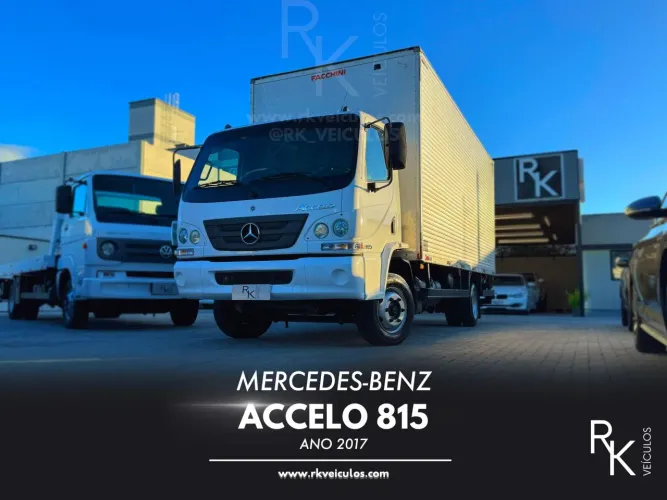 Merdeces-Benz Accelo 815 - 2017 (Com Baú)