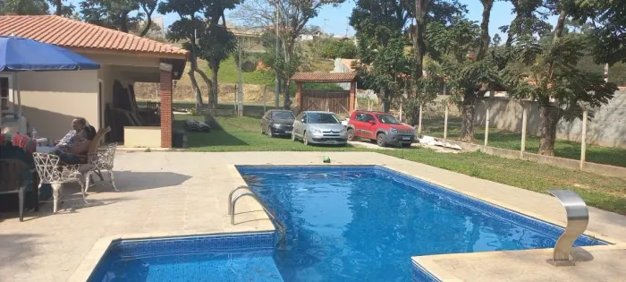 Chácara em condomínio fechado.