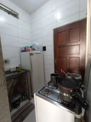 Alugo quarto no Ed. Maleta