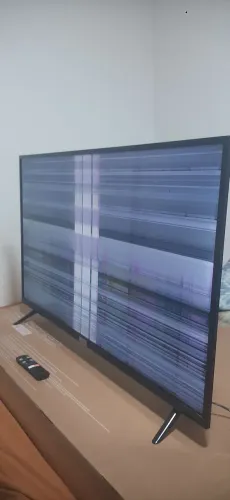 Smart tv 43 polegadas com defeito.