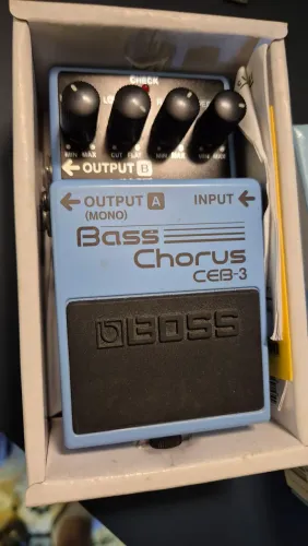 Pedal boss bass Chorus para baixo 