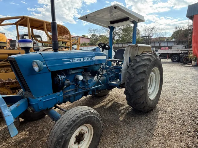 Vendo trator Ford 6600