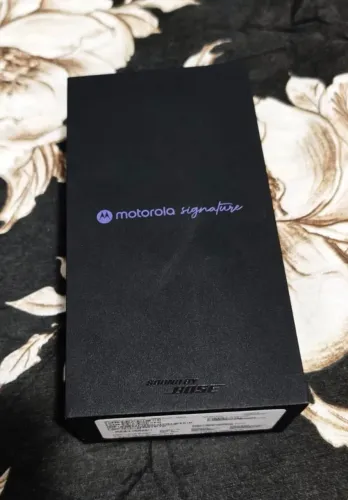 Smartphone Motorola Signature 5G - 512GB 12GB Cor Verde Oliva - NOVO lacrado