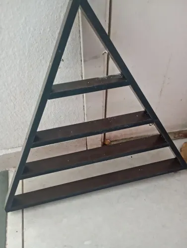 Vendo 4 expositores de esmalte 2 novos 2 usados em ótimo estado  valor R$ 30 cada