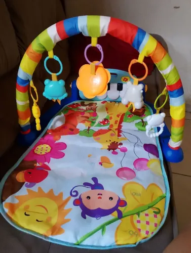 Tapete de Atividades Infantil com Piano e Brinquedos