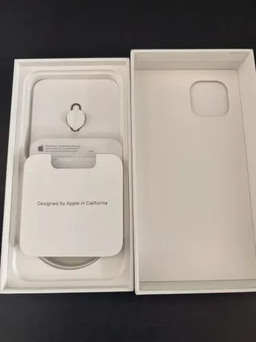 Caixa de iPhone 13
