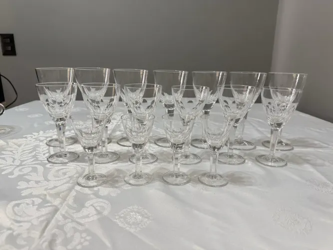 17 Taças em cristal lapidado