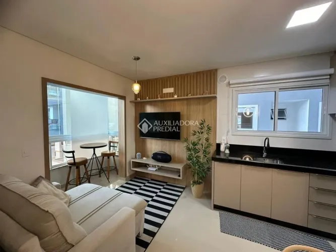 Aparatamento Mobiliado, com 2 quartos, 55m, 450 metros do mar - Praia Grande