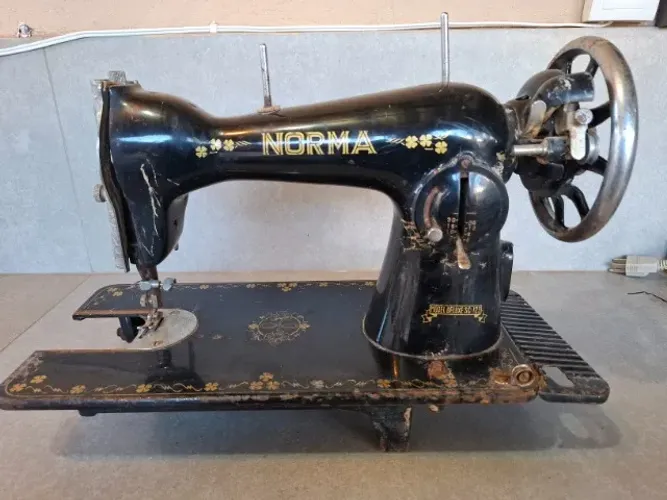Máquina de costura antiga Norma DeLuxe SC-123 - Leia a descrição!!!