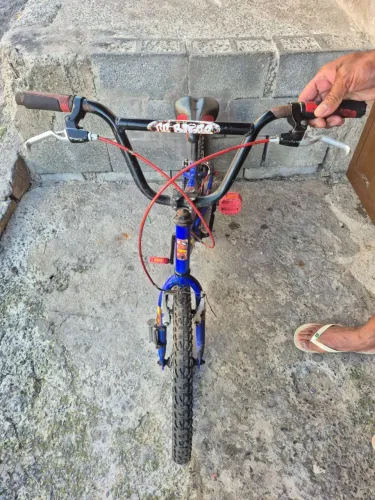 Venda de bicicleta aro 20 homem aranha semi. Nova