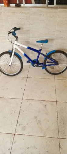 Vende-se uma bicicleta do Luccas Neto seminova