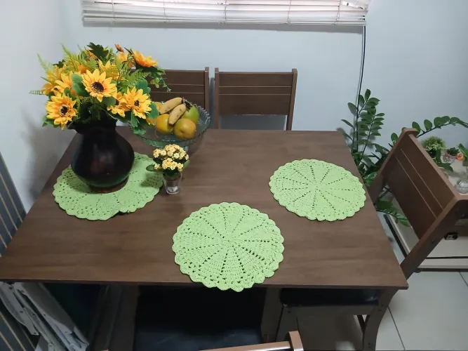 Mesa 4 lugares com cadeira