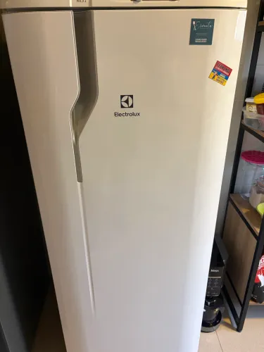 Geladeira Eletrolux 240L