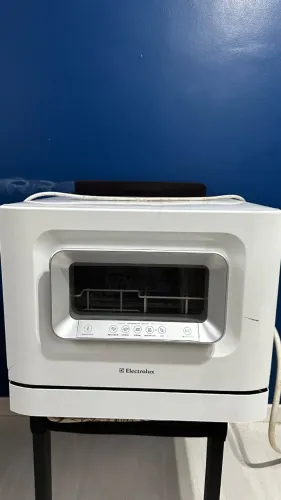 Lava-louças de bancada Electrolux LE06A, 6 serviços, 220V, funcionando