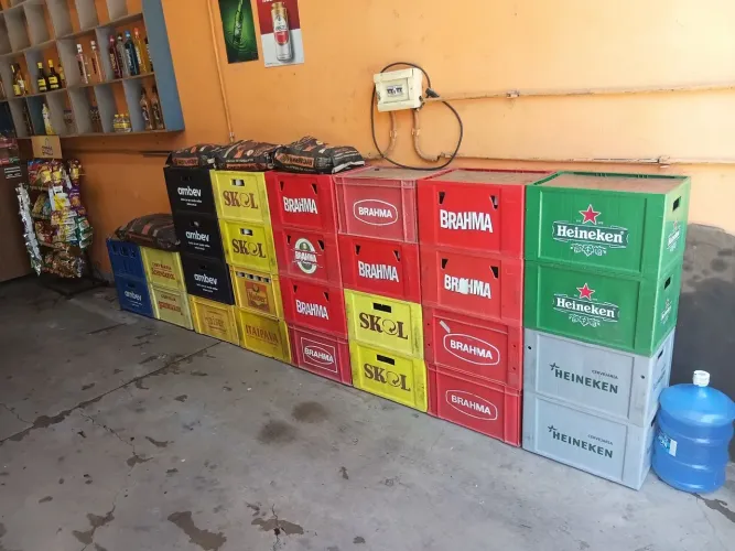 Desapego - Engradados de cerveja diversos - Garrafas inclusas