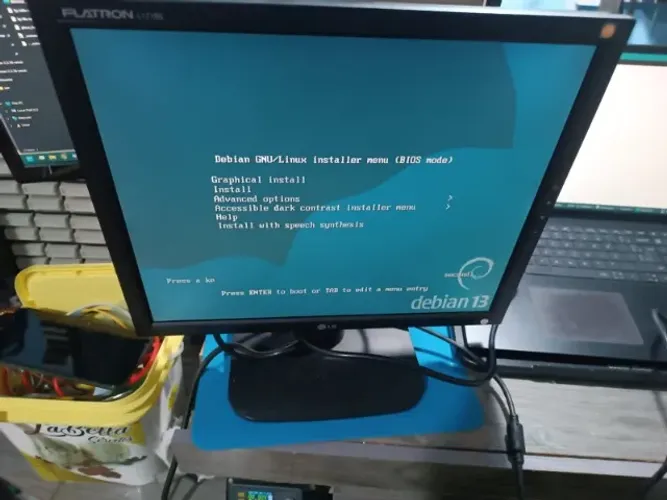 Monitor 17" LG