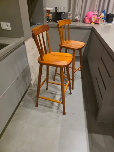 Banqueta em madeira