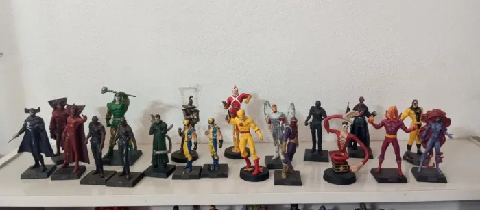 Lote Miniaturas Eaglemoss com avarias