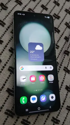 Z Flip-5-512Gb-DETALHE NA TELA
