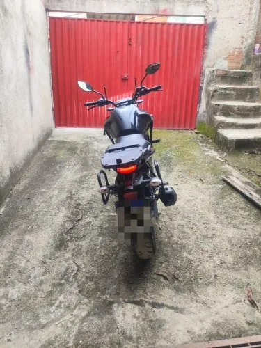 FZ15 ZERA MOTO DE SENHOR MUITO NOVA RODOU NEM 1 KM