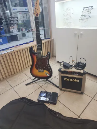Vendo kit guitarra cubo meteoro pedaleira suporte e capa