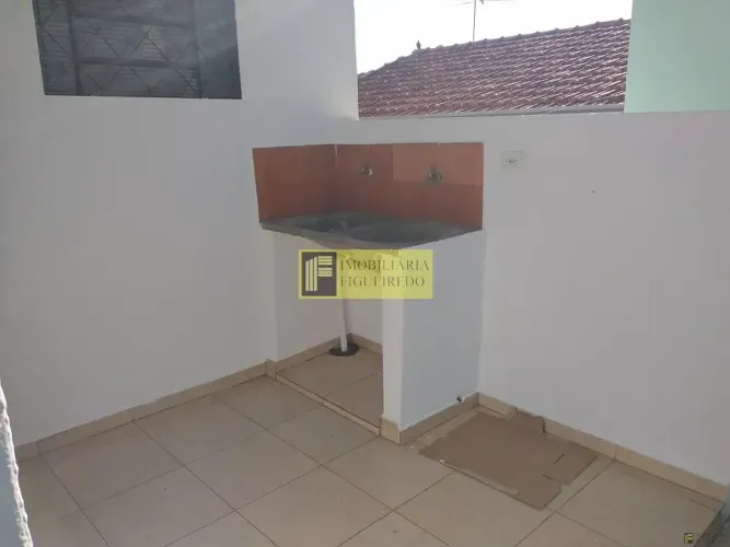 Casa para locação com 02 quartos e garagem no Boa Vista.