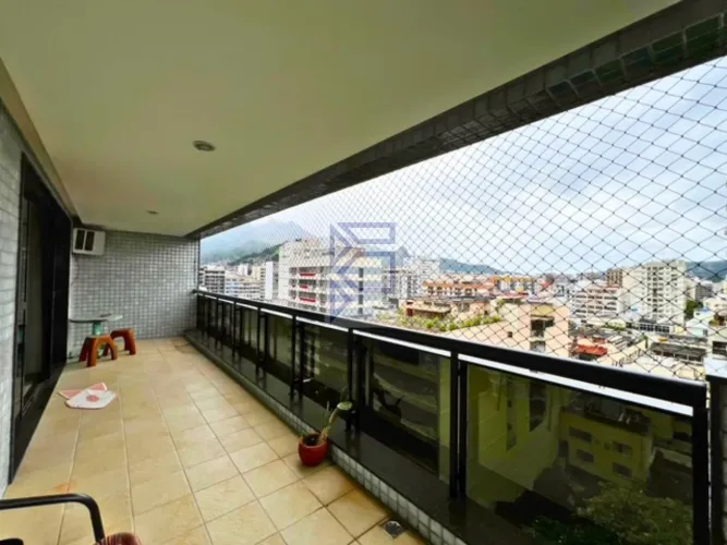 Imóvel de luxo na Tijuca-RJ: cobertura com 4 quartos, 3 suítes e 310m², pronto para alugue
