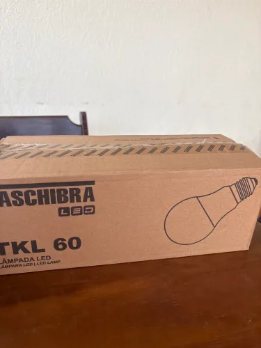 caixa fechada de lâmpadas LED Taschibra TKL 60