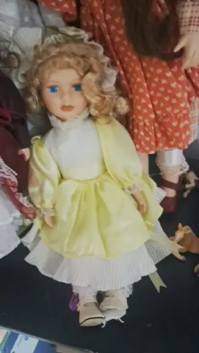 BONECA DE PORCELANA