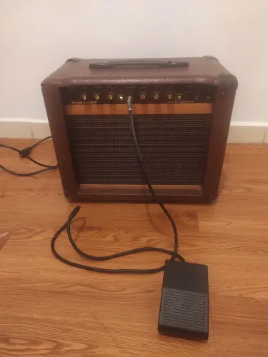 Amplificador OCG100 Oneal vintage com Footswint