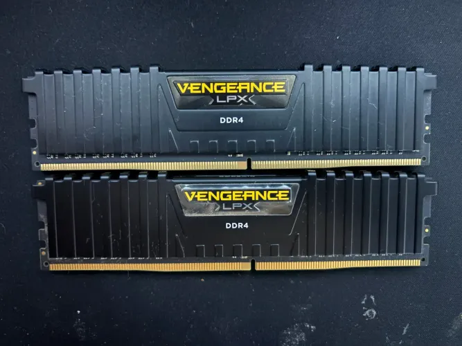 2x memoria ram corsair 8gb lpx 3200 cl16