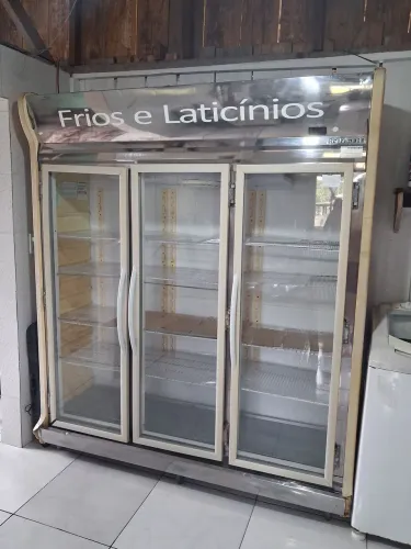 Geladeira de 3 portas comecial