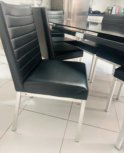 Mesa e 6 cadeiras