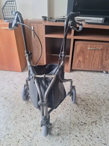 Combo Ortopédico: Andador Triciclo Dobrável Mobil com Freio + Bengala de Alumínio