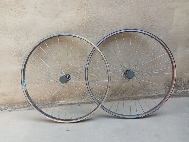 Vende-se esse par de rodas aro 26