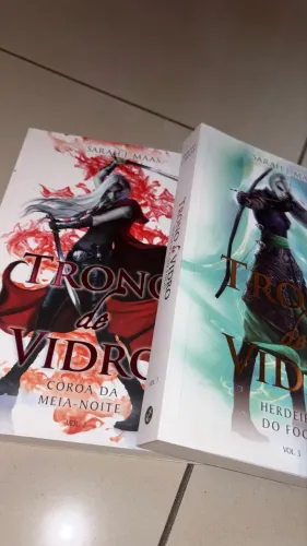 Trono de Vidro Livro