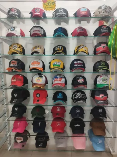 Prateleira de Vidro para roupas e acessórios