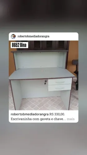 Escrivaninha com gaveta e chave